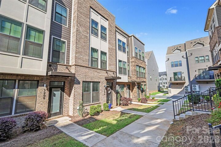 Property Photo: 1206 Gleason Way NC 28217