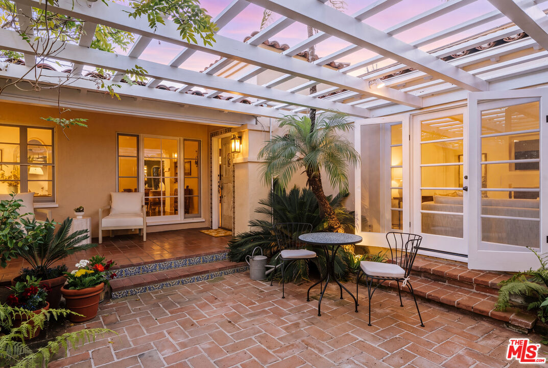 Property Photo:  702 16th St  CA 90402 