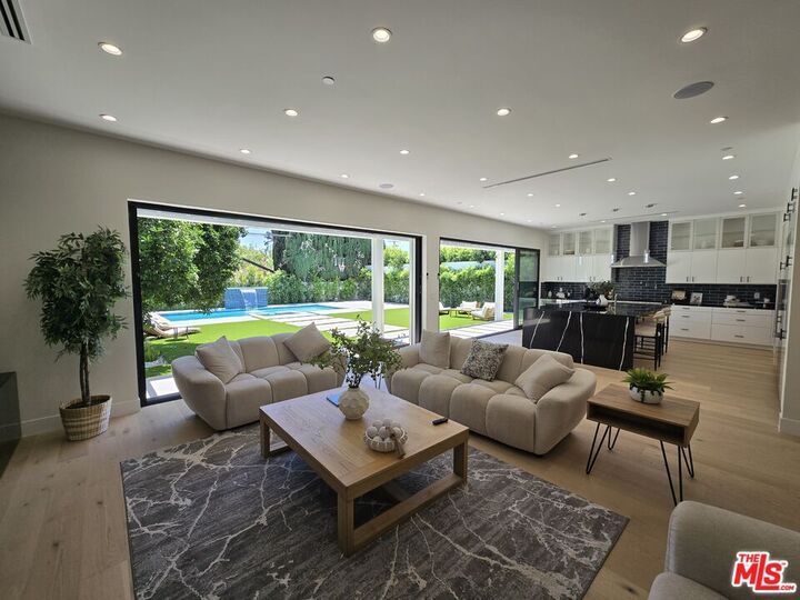 Property Photo: 5012 Enfield Ave CA 91316
