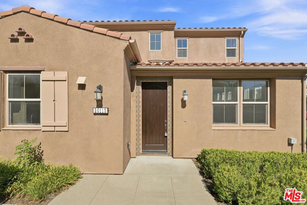 Property Photo:  20115 Pienza Ln  CA 91326 
