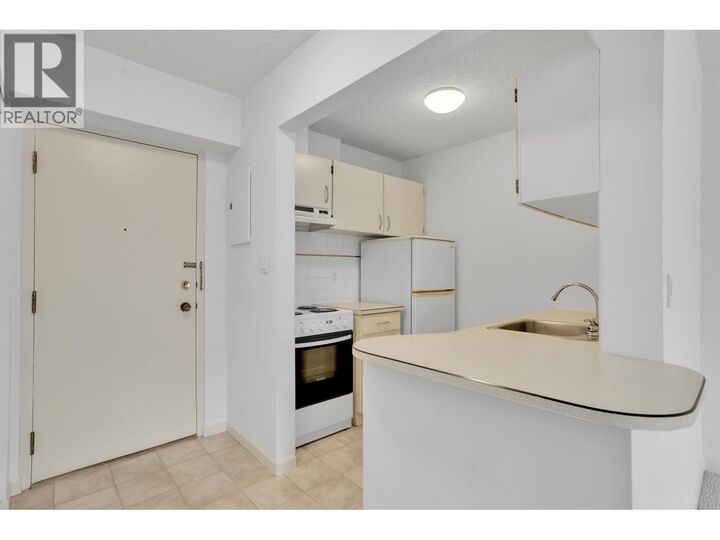 Property Photo: 150 East 15th Street 303 BC V7L 4N9
