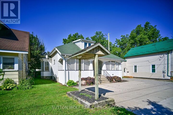 Property Photo:  40 Caradoc Street North  ON N7G 2M6 