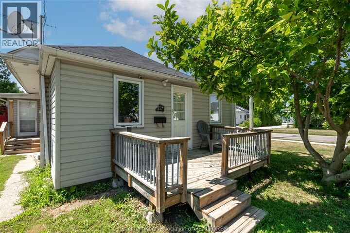 Property Photo:  252 Wellington Street East  ON N7M 3P5 