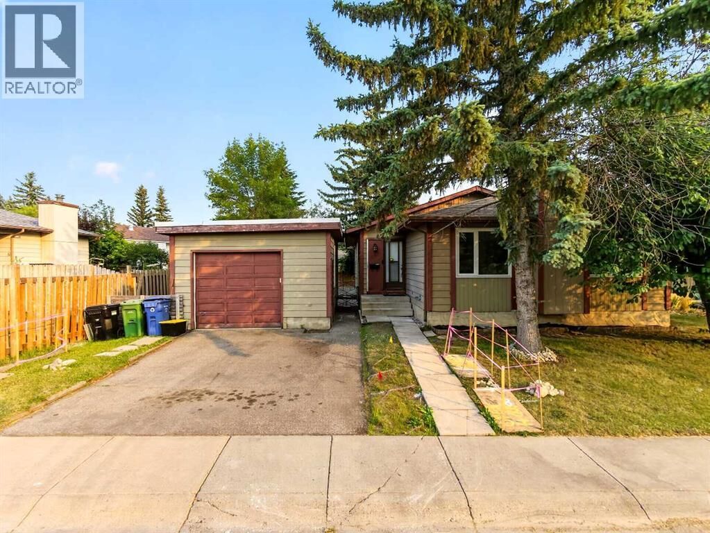 Property Photo:  207 Deer Ridge Way Southeast  AB T2J 5Y8 