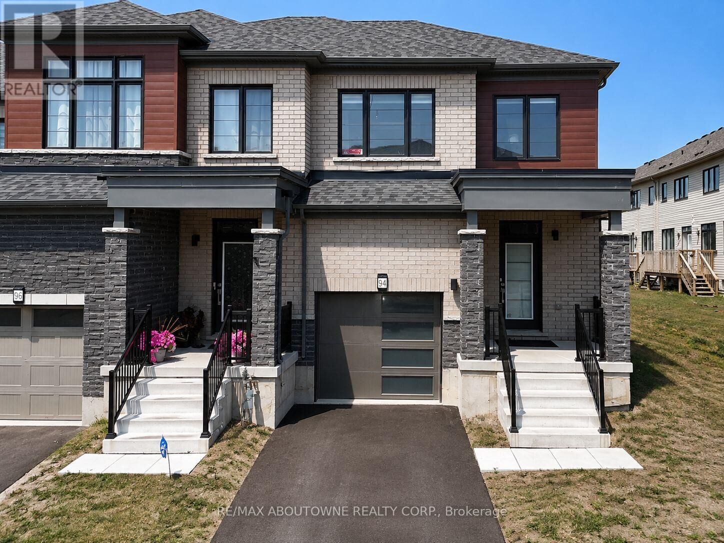 Property Photo: 94 Granville Crescent ON N3W 0J8