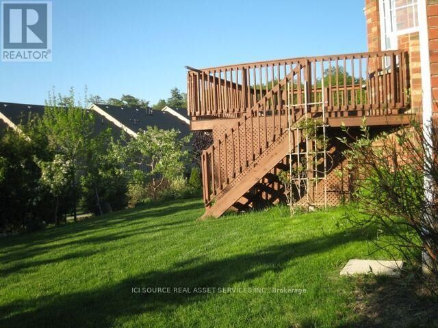 Property Photo: 2 Woodcrest Court ON N2P 2K1