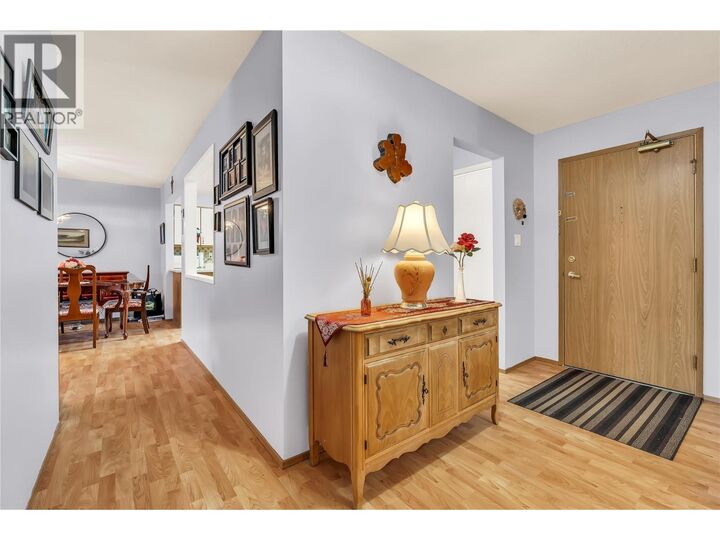 Property Photo:  272 Green Avenue West 402  BC V2A 3T2 