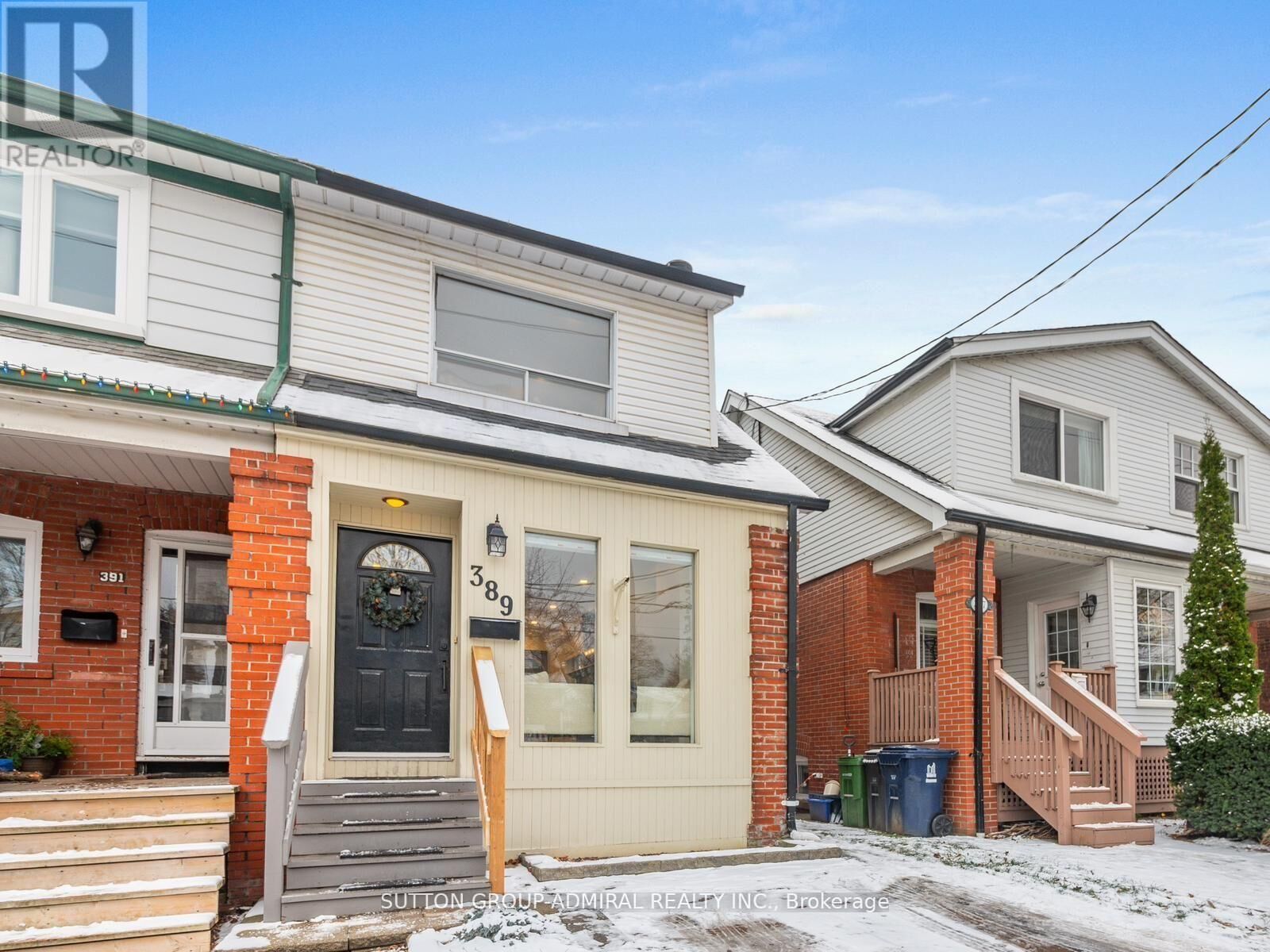 Property Photo: 389 Davisville Avenue ON M4S 1H4