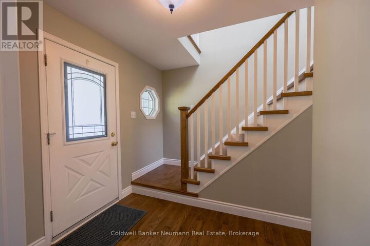 Property Photo:  44 Tanager Drive Upper  ON N1C 1B6 