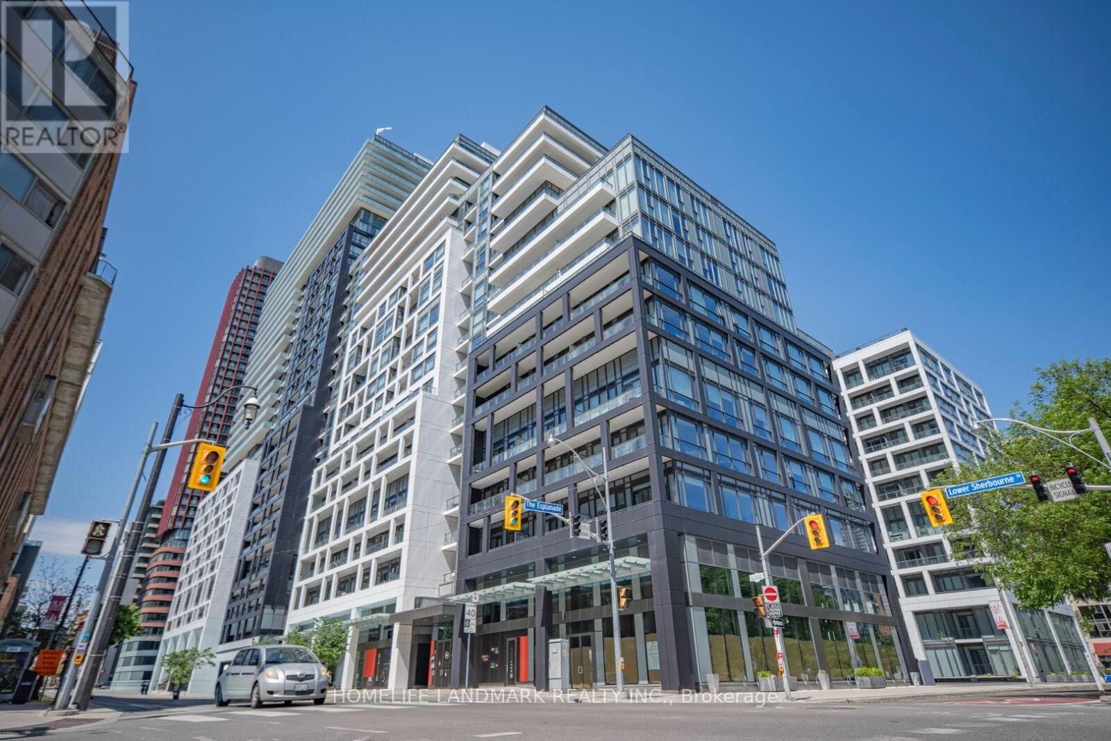 Property Photo: 121 Lower Sherbourne Street Th-112 ON M5A 0W8