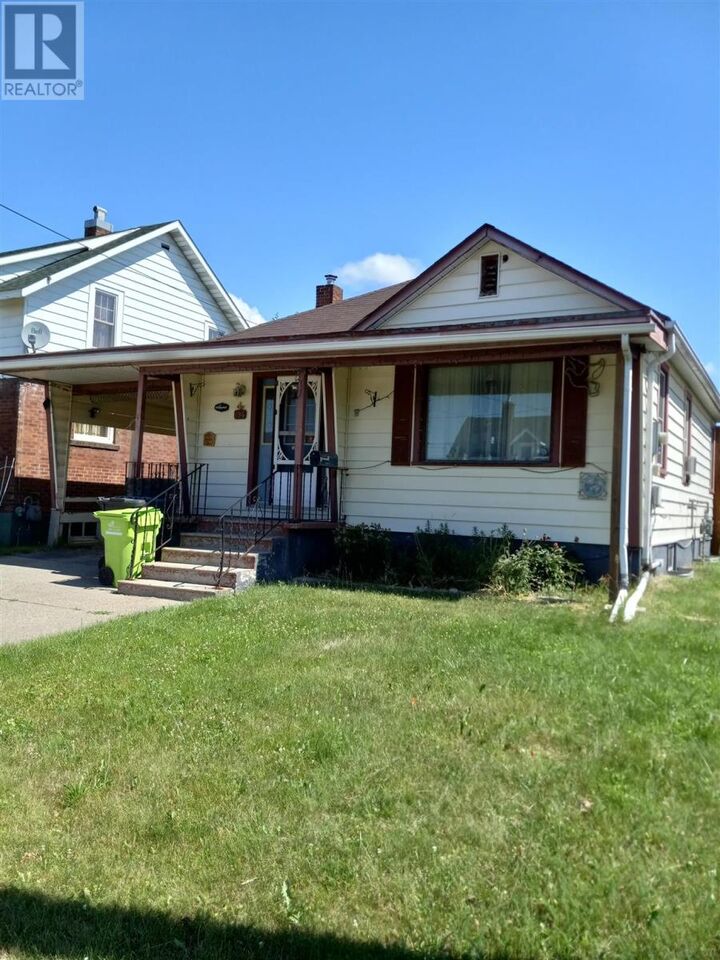 Property Photo: 194 Wellington St E ON P6A 2L5