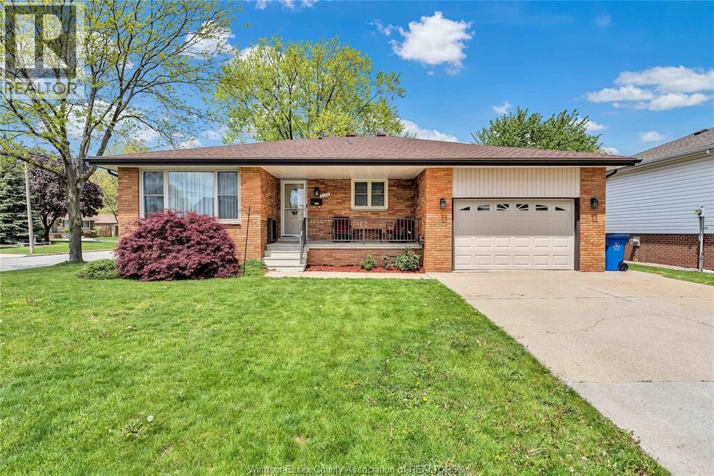 Property Photo:  5120 Iris Place  ON N8T 1L6 