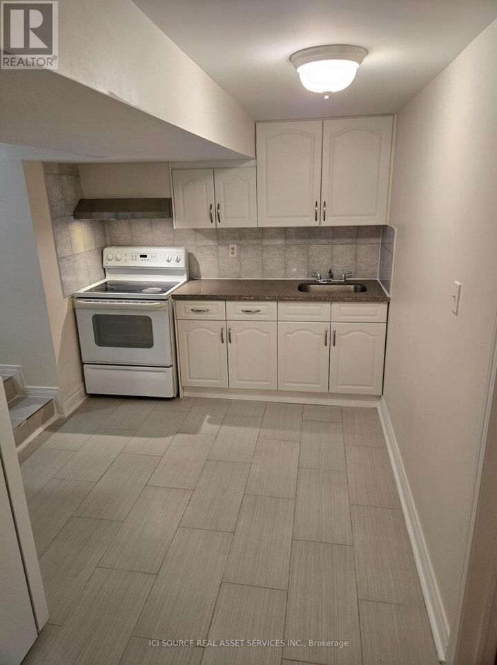 Property Photo: 57 Mentor Boulevard Lower Unit ON M2H 2M9