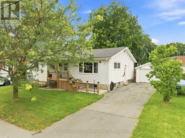 Property Photo:  19 Graham Street East  ON K7R 1L6 