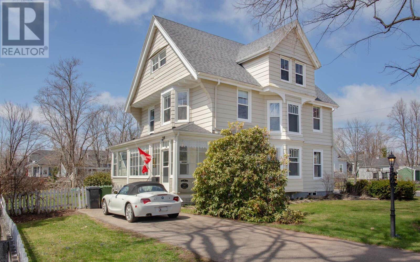 Property Photo: 25 Greenfield Avenue PE C1A 3N9
