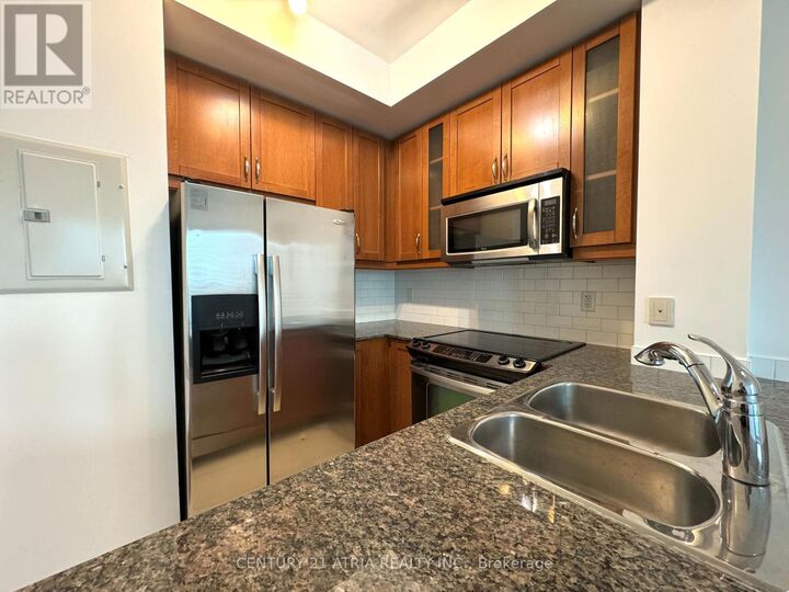 Property Photo: 18 Holmes Avenue 1006 ON M2N 0E1