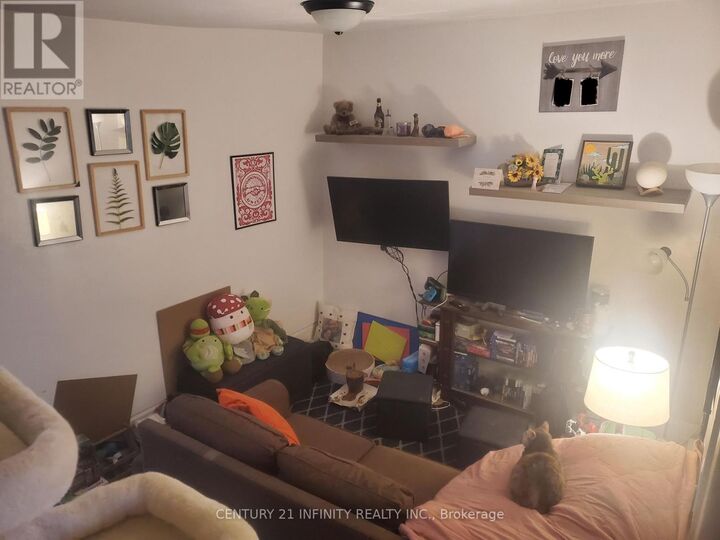 Property Photo: 134 Simcoe Street South 2 ON L1H 4G9