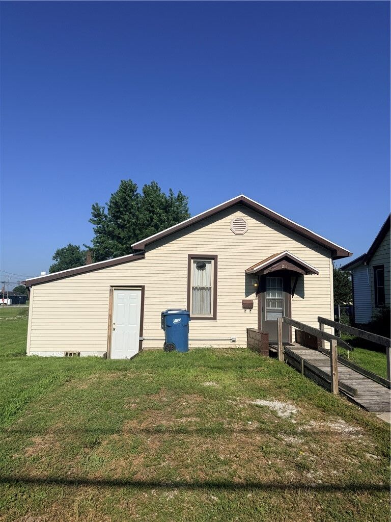 Property Photo: 211 3rd Street IL 60942