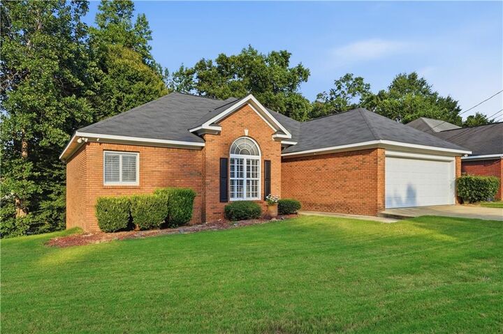 Property Photo:  5106 Briarwood Court  AL 36867 
