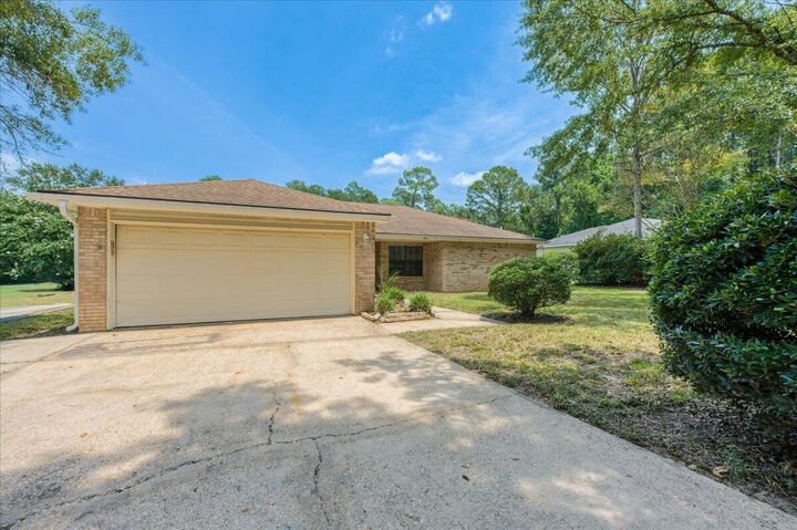 Property Photo:  112 Golf Course Drive  FL 32536 