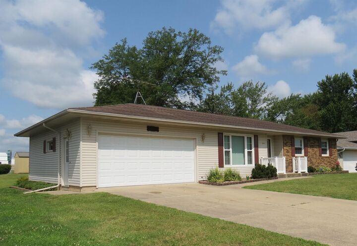 Property Photo:  908 W Farmland Drive  IA 52060 