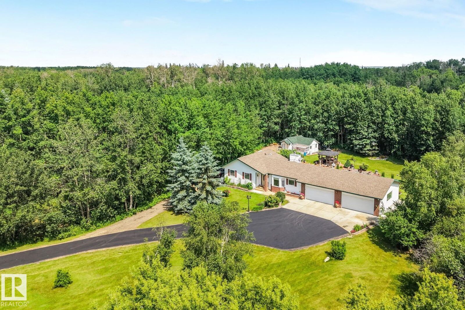 Property Photo: 21252 Twp Road 530 170 AB T8G 2C4