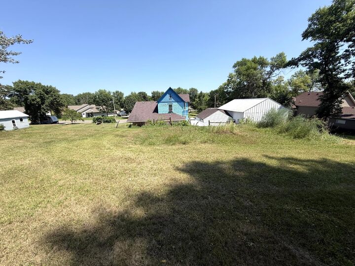 Property Photo:  805 Railroad Avenue  MN 56378 