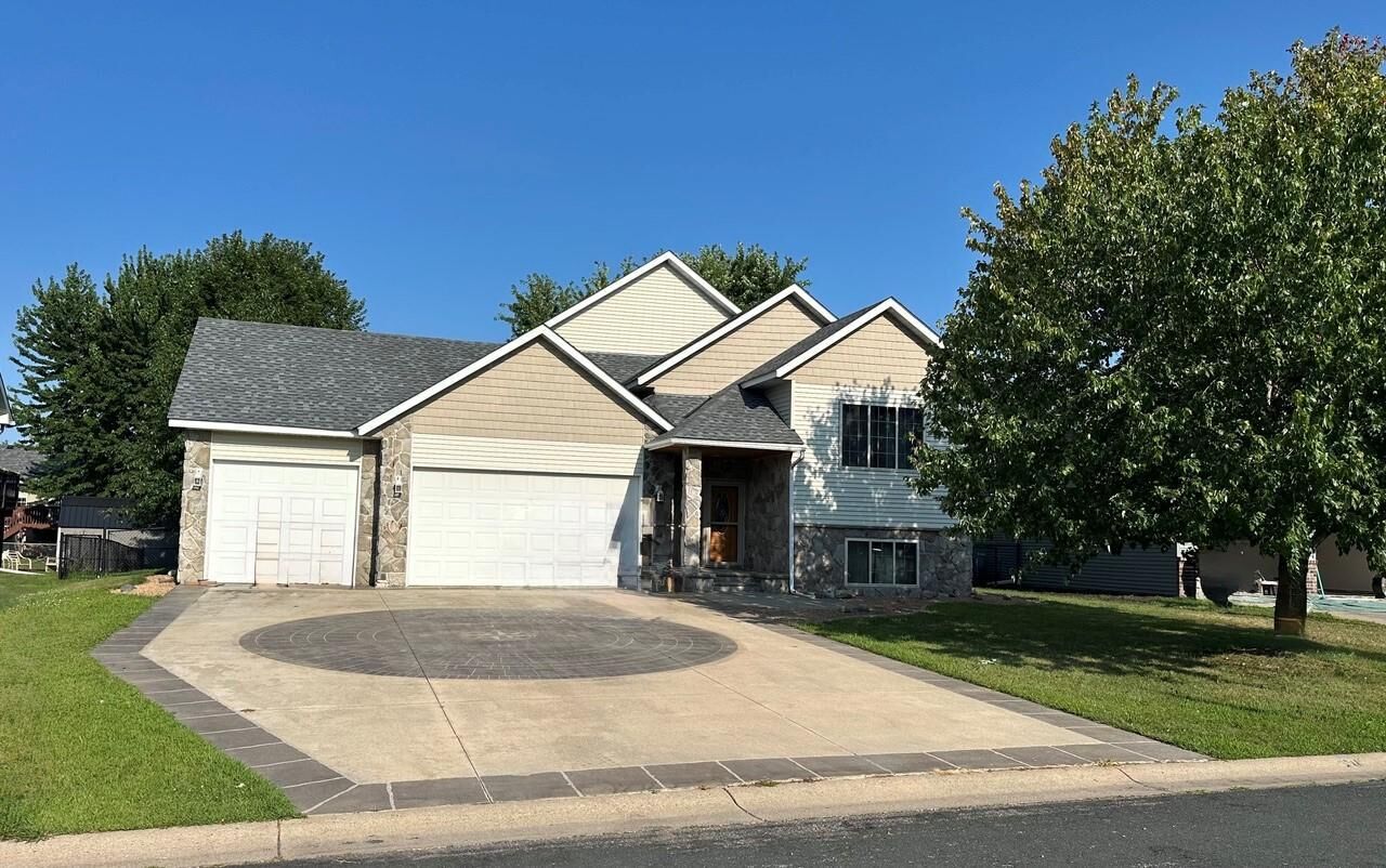 Property Photo:  937 S Cedar Street  MN 56011 