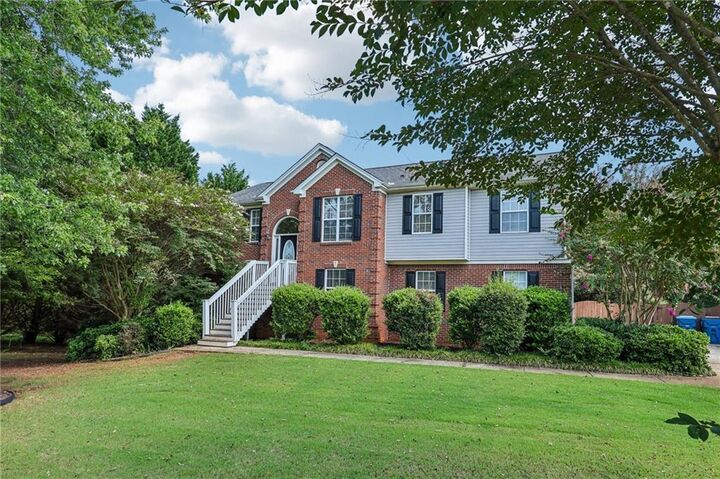 Property Photo: 525 San Dra Way GA 30656