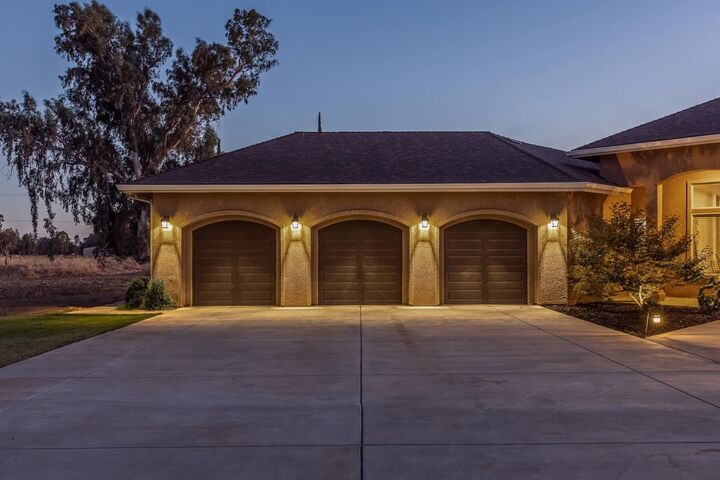 Property Photo: 3775 N Indianola Avenue CA 93657