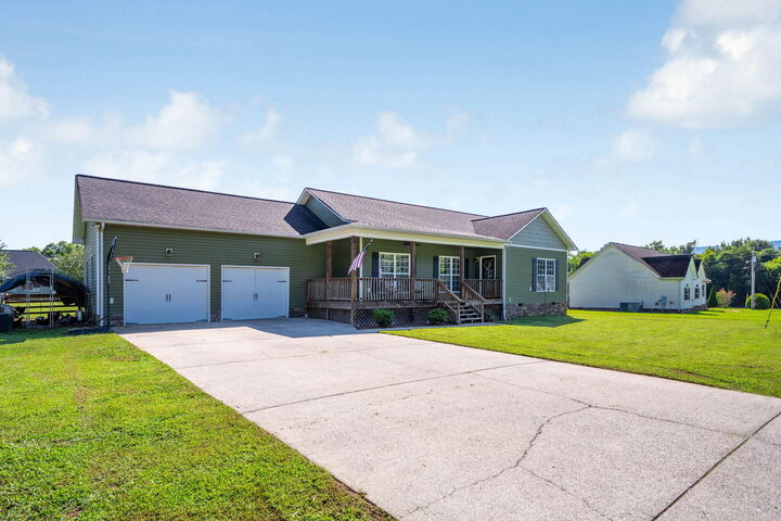 Property Photo:  318 Carriage Drive  TN 37397 