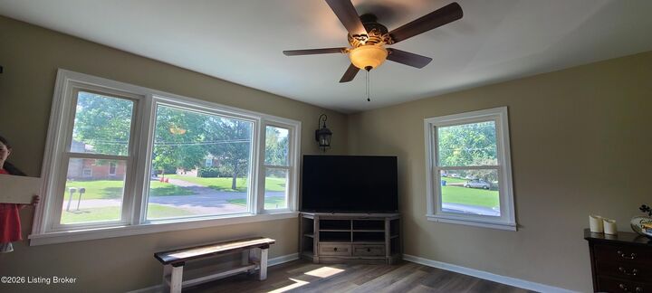 Property Photo: 7001 Monty Ln KY 40291