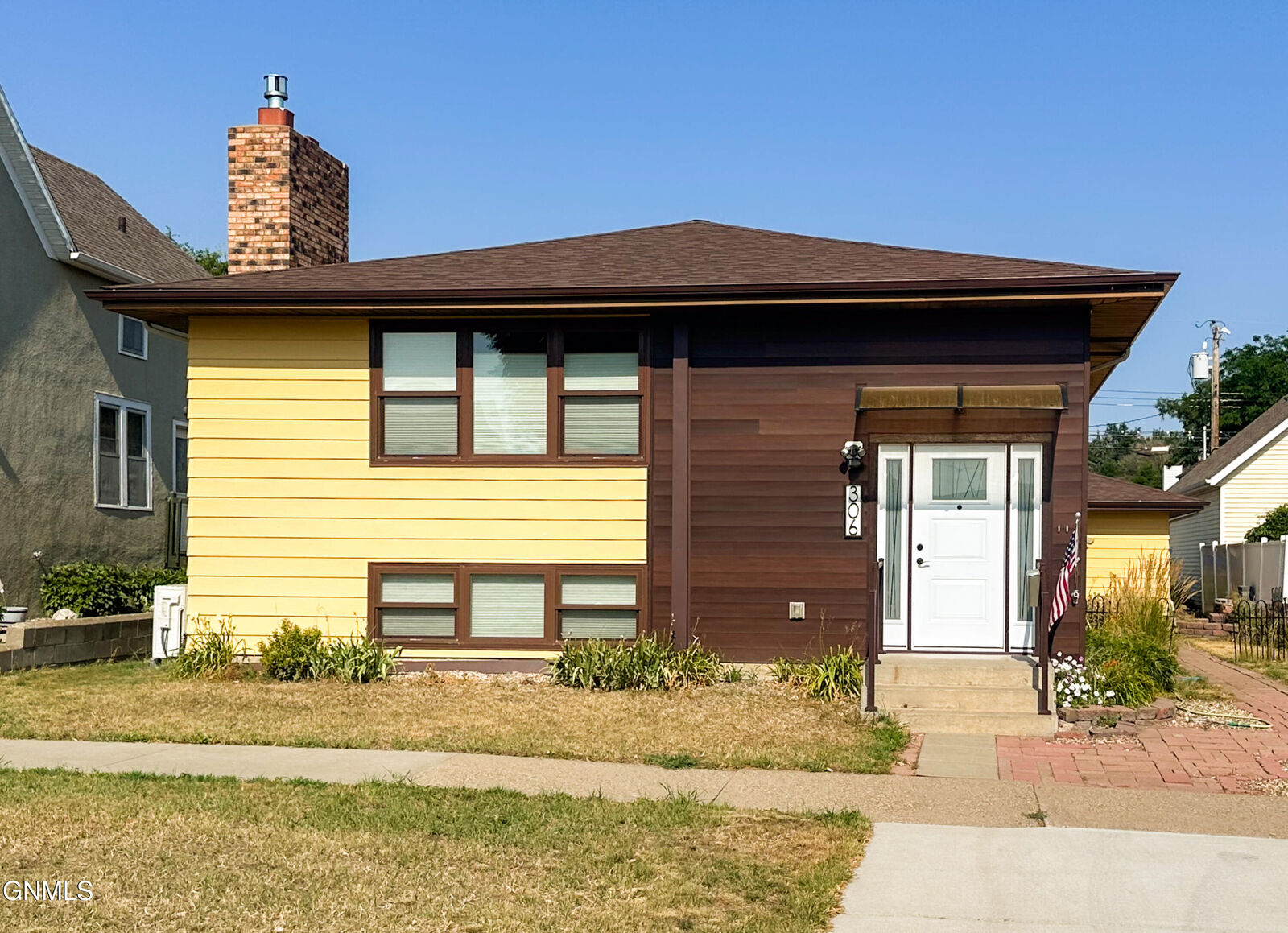 Property Photo:  306 1st Avenue NE  ND 58554 