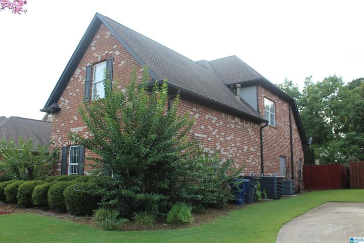 Property Photo: 8722 Highlands Drive AL 35173