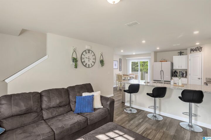 Property Photo: 1527 Hollins Drive AL 35214