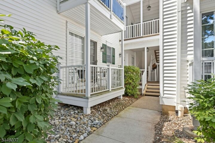 Property Photo:  7 Smithfield Ct 7  NJ 07920 