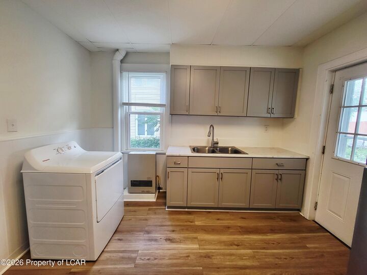 Property Photo:  