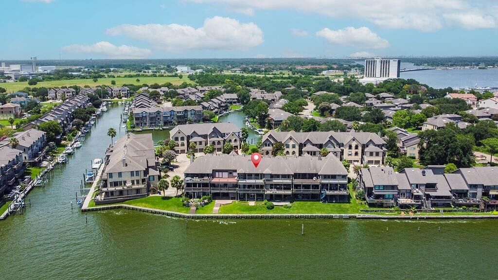 Property Photo: 2720 Lighthouse Drive TX 77058