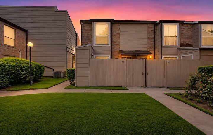 Property Photo: 2110 Wilcrest Drive 105 TX 77042