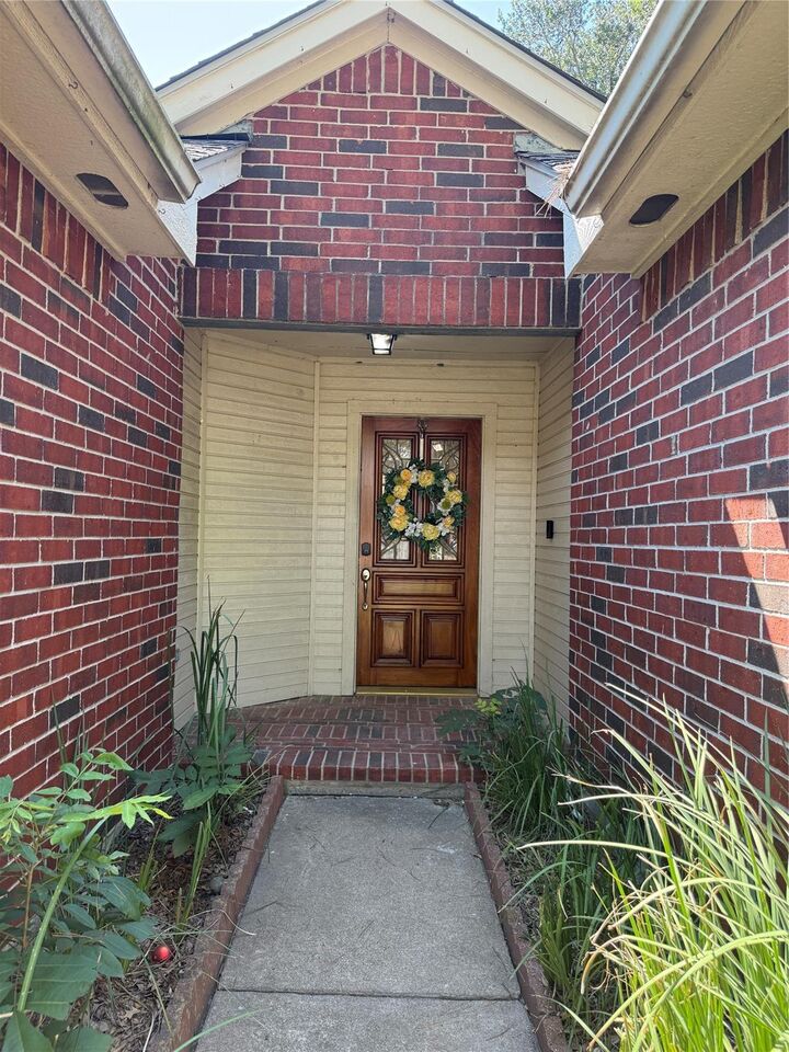 Property Photo: 16930 Blue Mist Circle TX 77498