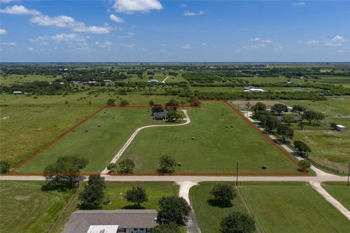 Property Photo: 799 County Road 304 TX 77957