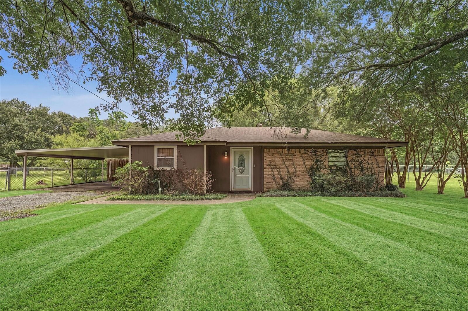 Property Photo: 2655 Holton Road TX 77707