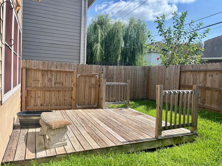 Property Photo: 6111 Morningshire Lane TX 77084