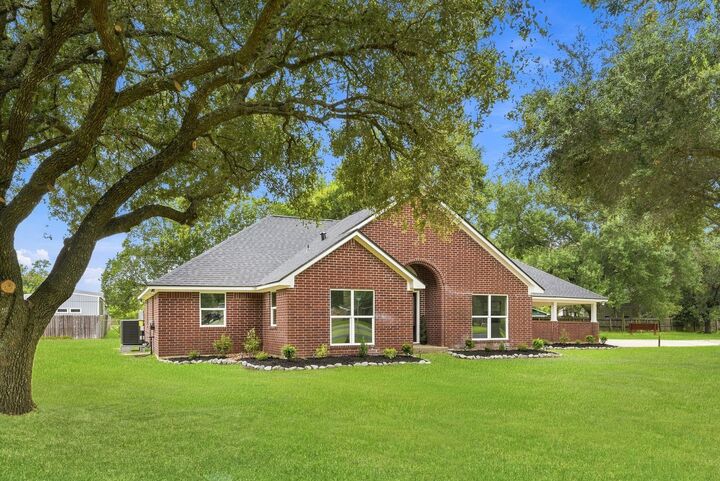 Property Photo: 1002 Ransom Street TX 77514
