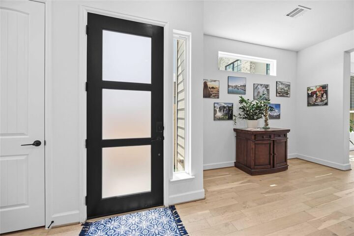 Property Photo:  723 W 16th Street  TX 77008 
