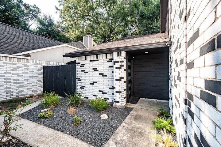 Property Photo:  30 Crestbriar Court  TX 77521 