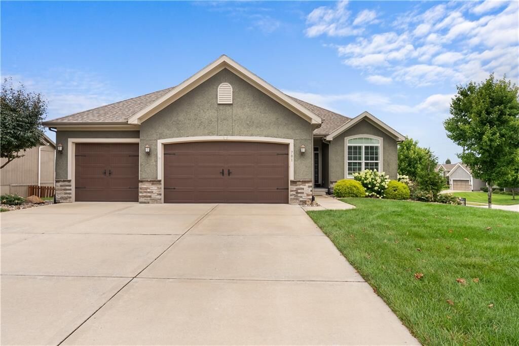 Property Photo: 701 SW Elizabeth Street MO 64015
