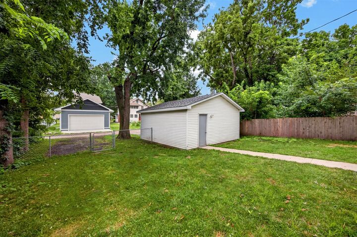 Property Photo: 1079 36th Street IA 50311