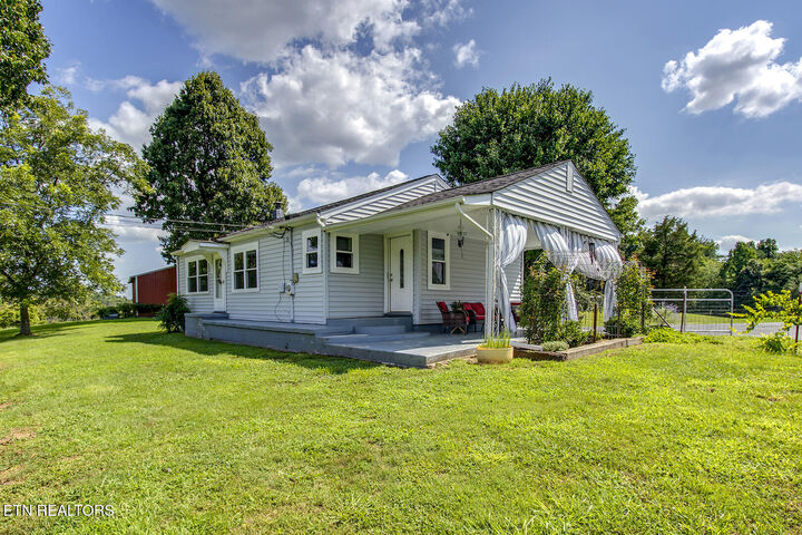 Property Photo:  747 E Evans St  TN 37854 