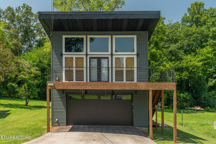Property Photo: 2717 Peachtree St TN 37920
